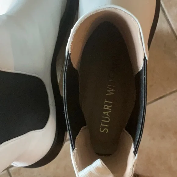 Stuart Weitzman Norah Leather Lug-Sole White Chealsea Boots in Size 10C, NWOB